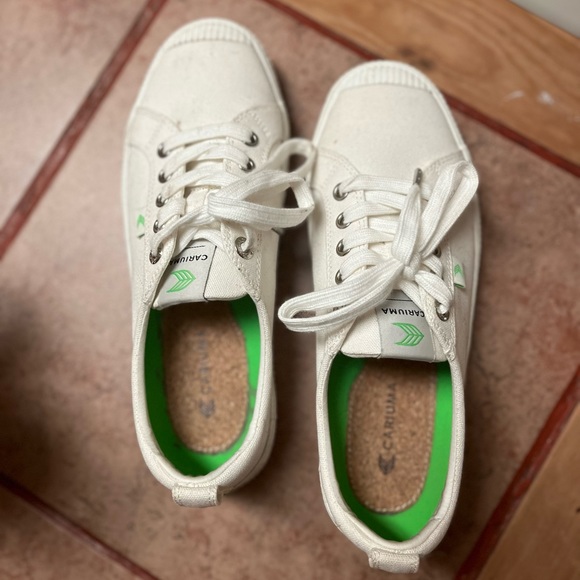 Cariuma OCA Low Off-White Canvas Sneaker Women - Women / Off-White / 8.5 - Picture 3 of 6